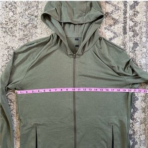 On-Grid Lululemon Lightweight Full Zip Hoodie, Medium, Olive, Reflective